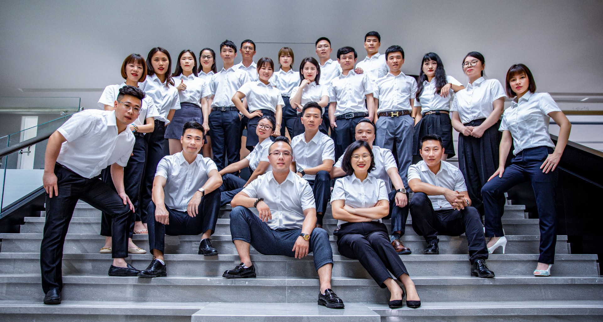 1629271126349117.jpg 團(tuán)隊(duì)照2.jpg